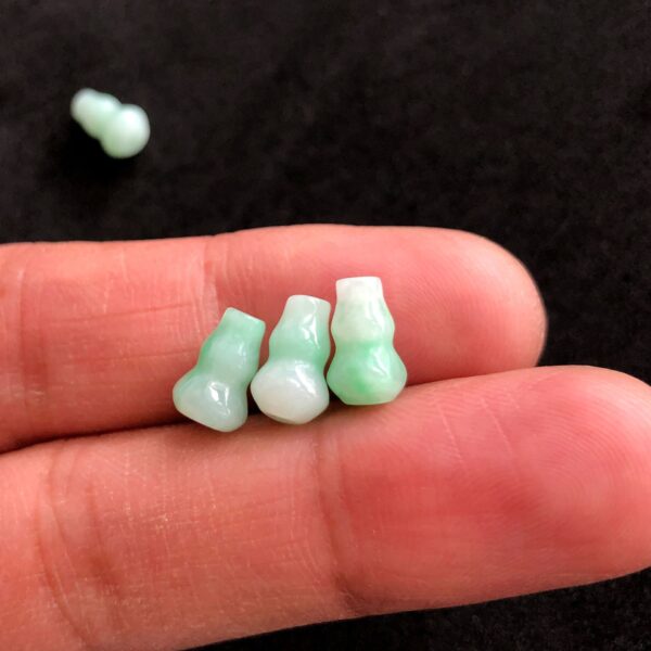 20 pcs / 50 pcs 9 mm high quality natural Burmese jadeite gourd shape bead - Image 3