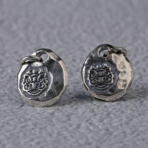 lion pattern round shape oxidized sterling silver charm pendant