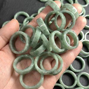 simple ring shape genuine natural oily green jadeite ring bead