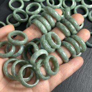simple ring shape genuine natural oily green jadeite ring bead