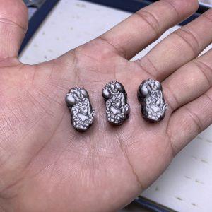 5-Pieces Natural Silver Sheen Obsidian Pi Yao Pixiu Animal Loose Beads